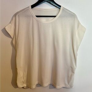 Old Navy Active cropped cream colored tee, size L.